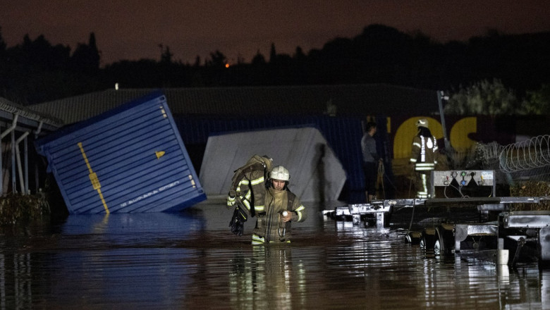 Photo of foto | Inundațiile au făcut prăpăd în Turcia, unde șapte oameni au murit: În Istanbul a plouat în șase ore cât într-o lună